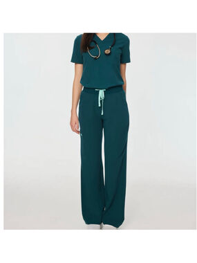 Garde-Malade teal scrub set